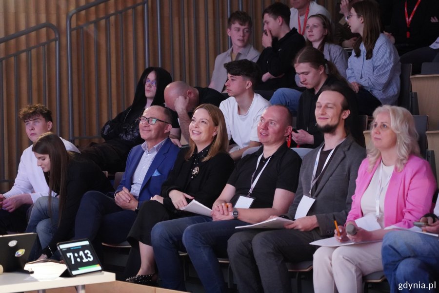 NA zdjęciu m.in. wiceprezydentka Gdyni Oktawia Gorzeńska i dyrektor ZSO nr 8 w Gdyni Witold Chudyszewicz