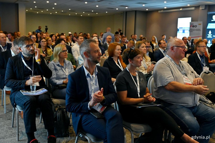 Uczestnicy III Konferencji &bdquo;Branża wodno-kanalizacyjna &ndash; Ochrona i bezpieczeństwo infrastruktury krytycznej. Reagowanie w sytuacjach kryzysowych&rdquo; zgromadzeni w jednej z sal Hotelu Mercure