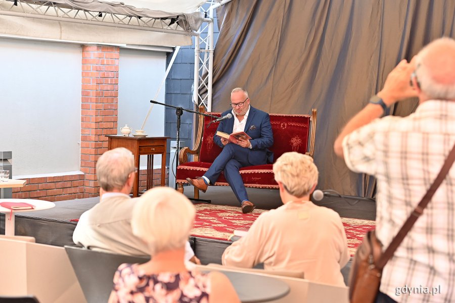 Narodowe Czytanie w Konsulacie Kultury w Gdyni. Fot. Michał Puszczewicz