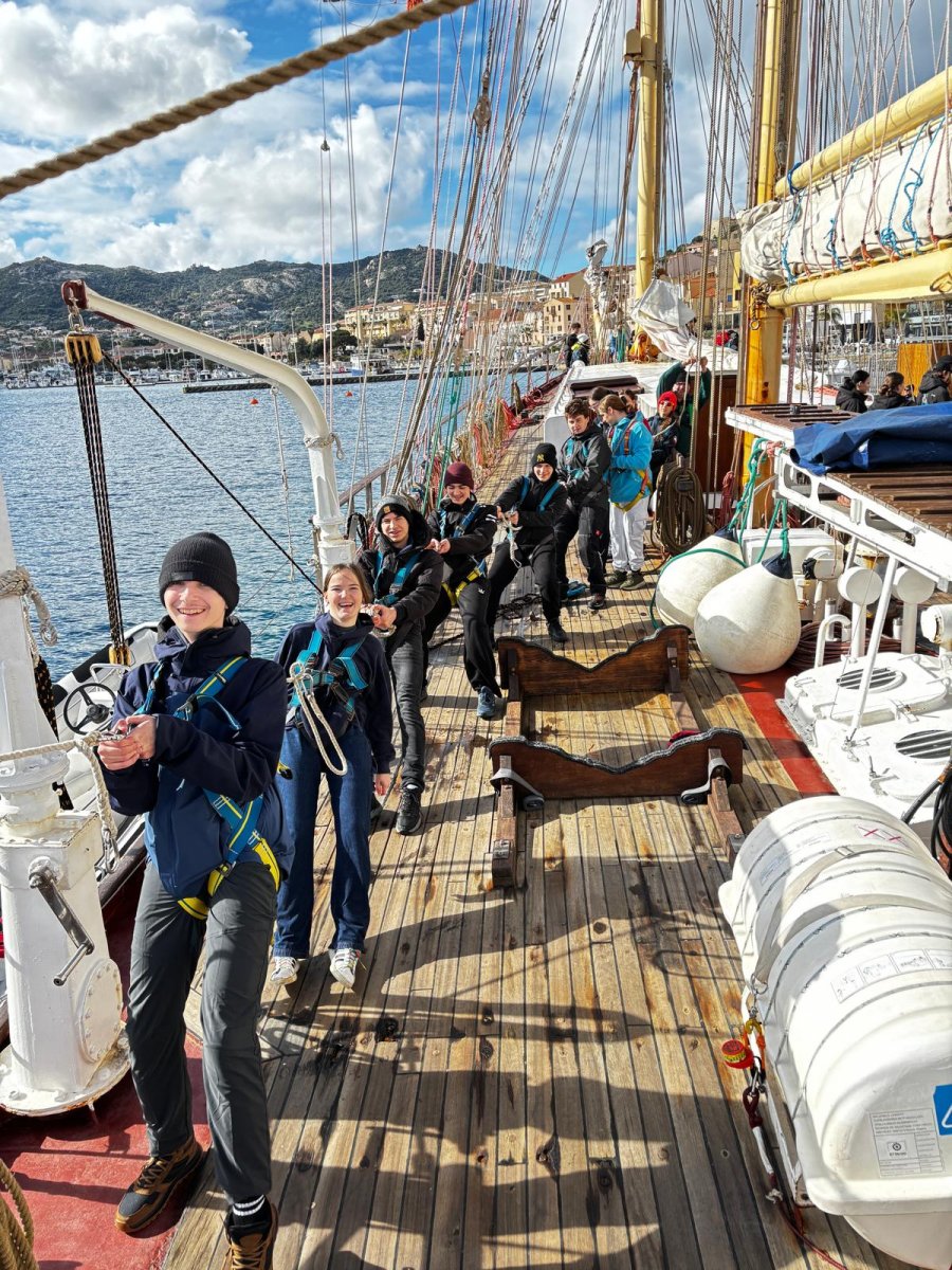  Gdyńscy uczniowie podczas rejsu na STS &bdquo;Pogoria&rdquo;