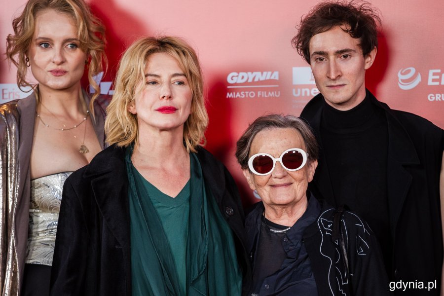 Agnieszka Holland i ekipa "Franza Kafki". Ceremonia czerwonego dywanu poprzedzająca sobotnią galę 50. Festiwalu Polskich Filmów Fabularnych w Gdyni (fot. Karol Stańczak)