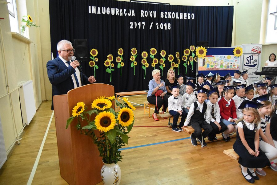 Rozpoczęcie roku szkolnego 2017/2018 w SP nr 10 w Gdyni Chyloni // fot. M. Puszczewicz
