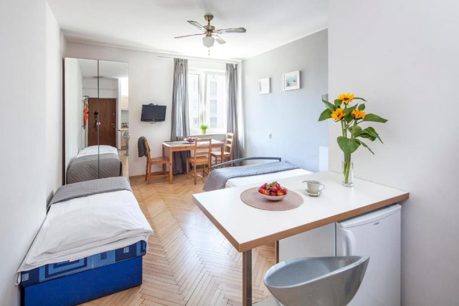 Pok&oacute;j z aneksem kuchennym w obiekcie Sleepy3city - Abrahama 46A