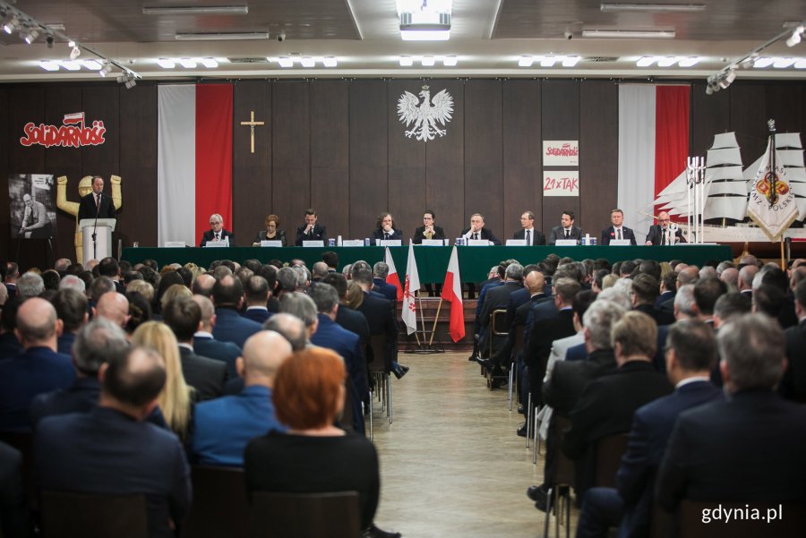 Nadzwyczajne Zgromadzenie Ogólne Związku Miast Polskich w Sali BHP // fot. Karol Stańczak