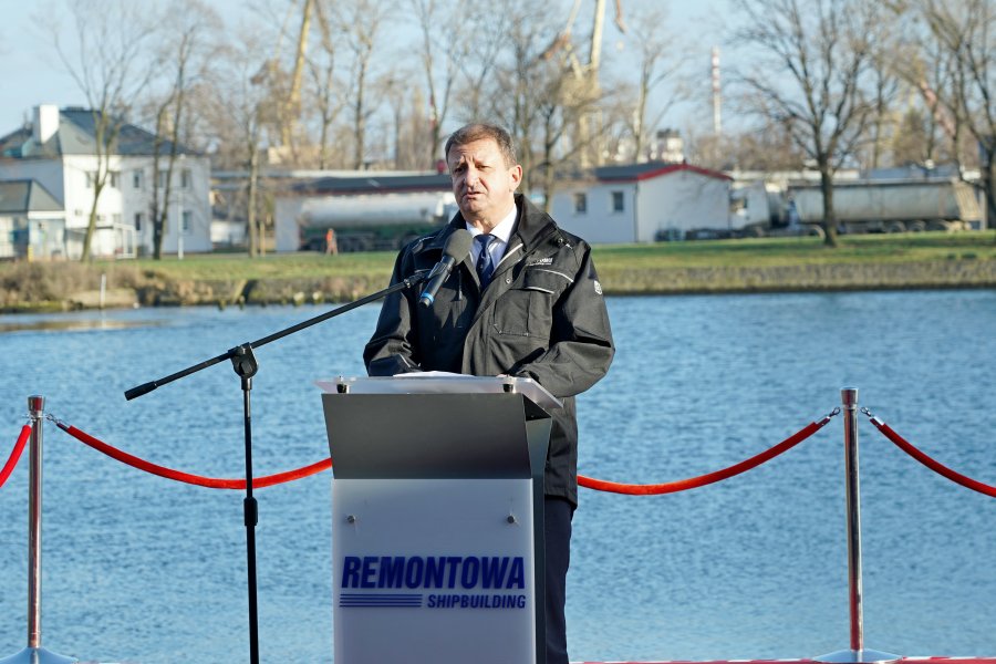 Adam Ruszkowski, prezes zarządu Remontowa Holding, przemawiający podczas uroczystości chrztu i wodowania okrętu ORP „Czajka”