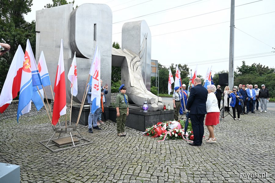 Uroczystości pod pomnikiem Ofiar Grudnia 1970 w ramach gdyńskich obchodów 45. rocznicy zakończenia strajków i podpisania porozumień sierpniowych (fot. Michał Puszczewicz)