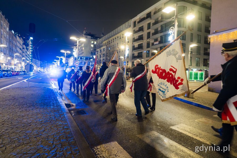 Przemarsz uczestników uroczystości ul. Świętojańską