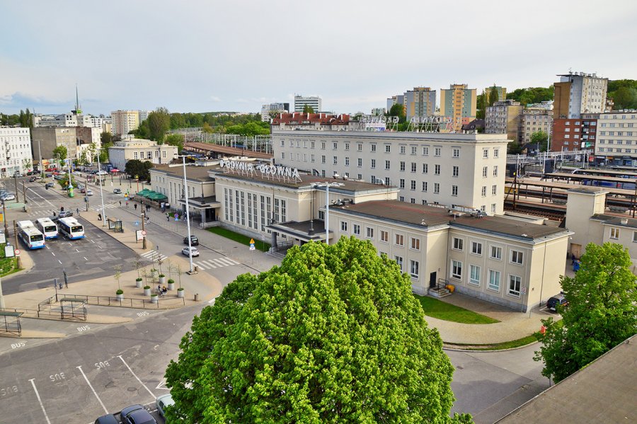 Dworzec PKP Gdynia Główna widziany z biurowca Poczty Polskiej, fot. Kuba Kujawa