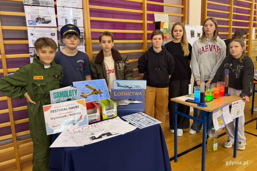 Szkolny Festiwal Nauki w Gdyni w SP 18, na zdjęciu młodzież podczas pokazów dla klas IV-VIII (fot. Katarzyna Balcerzak)