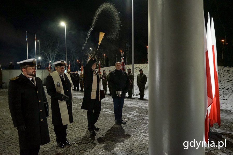 Poświęcenie krzyża przy Kwaterze Pamięci na cmentarzu Marynarki Wojennej