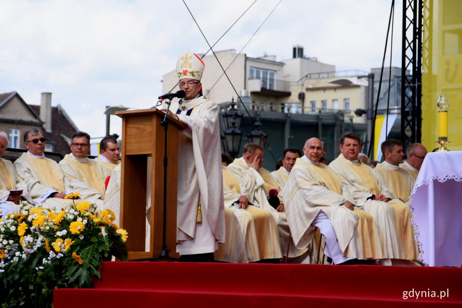 Uroczystość podniesienia świątyni do godności bazyliki mniejszej. Na zdjęciu: abp. Sławoj Leszek Głódź / fot. Paweł Kukla