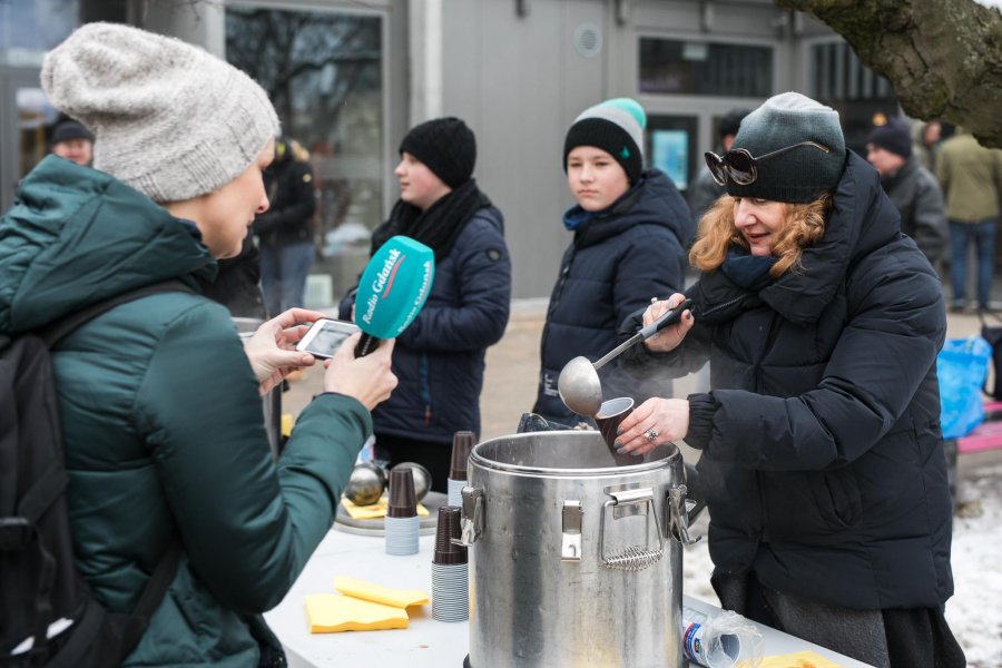 Urodzinowy toast gorącą czekoladą // fot. Karol Stańczak