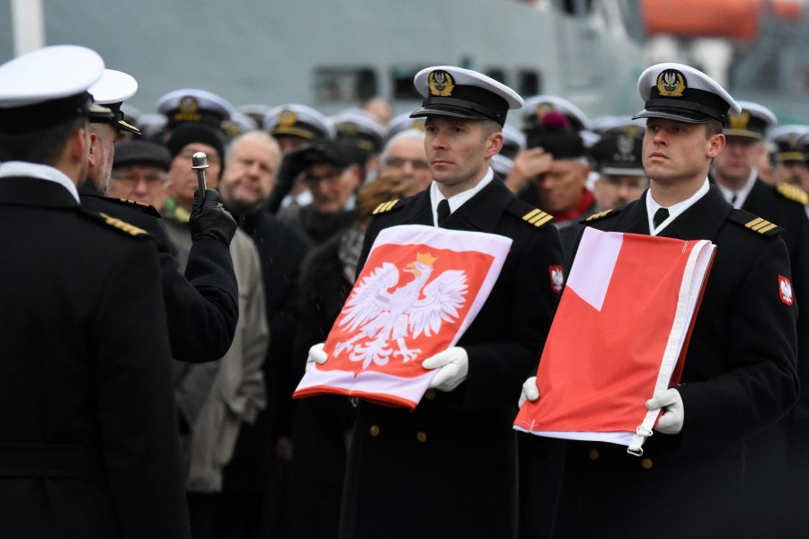 28 listopada przy Nabrzeżu Pomorskim odbyła się uroczystość podniesienia bandery na okręcie ORP Kormoran // fot. Michał Puszczewicz