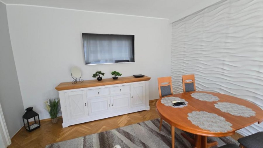 Słoneczny apartament z widokiem, salon