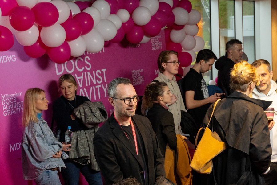 Uczestnicy festiwalu Millennium Docs Against Gravity zgromadzeni w Gdyńskim Centrum Filmowym