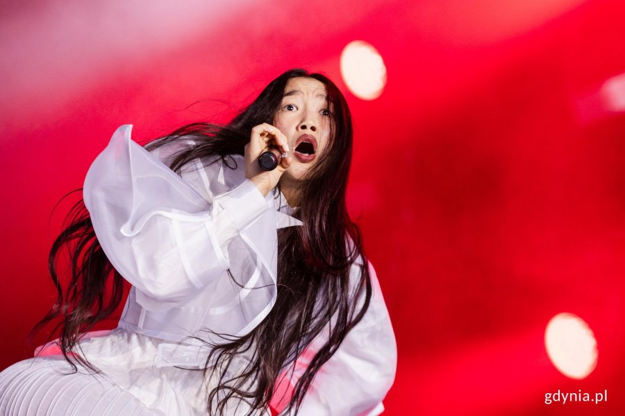 Audrey Nuna podczas występu na Tent Stage 