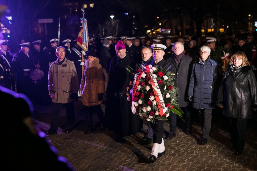 Wieczorne uroczystości upamiętniające ofiary Grudnia '70 // fot. Karol Stańczak