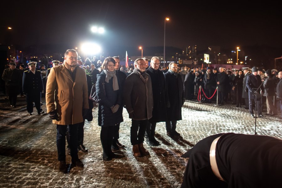 Obchody przy pomniku Ofiar Grudnia '70 w Gdyni, fot. Dawid Linkowski