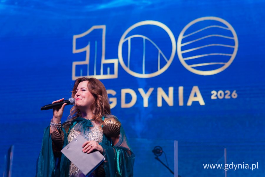 Na scenie Karolina Klawitter z Małej Gdyńskiej Filharmonii 