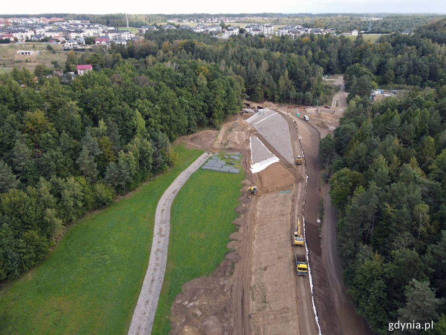 Efekty prac przy inwestycji "Odtworzenie Potoku Wiczlińskiego wraz z budową zbiorników retencyjnych w Gdyni”. Potok Wiczliński z lotu ptaka. Fot. Marcin Mielewski