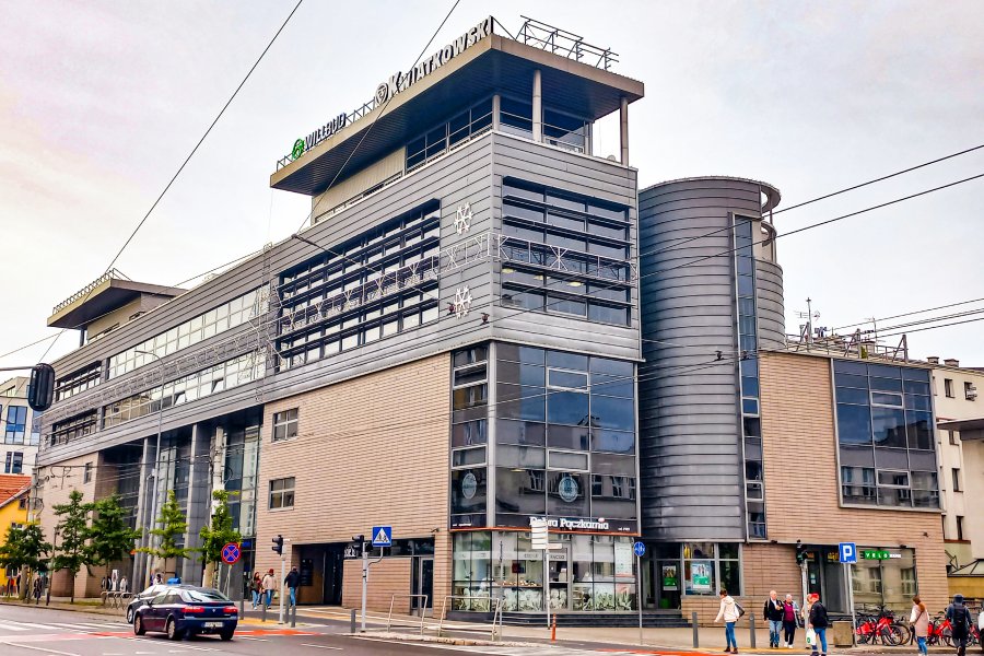 Centrum handlowe Kwiatkowski po wprowadzeniu uchwały krajobrazowej (fot. Biuro Plastyka Miasta)
