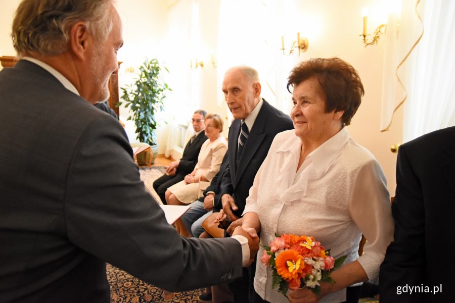 Pamiątkowe Medale za Długoletnie Pożycie Małżeńskie z rąk prezydenta Gdyni Wojciecha Szczurka odebrały kolejne gdyńskie pary // fot. Paweł Kukla