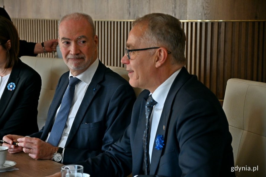 Od lewej: Etienne de Poncins - ambasador Francji w Polsce i Alain Mompert - konsul honorowy Francji na Pomorzu podczas spotkania w Urzędzie Miasta Gdyni 