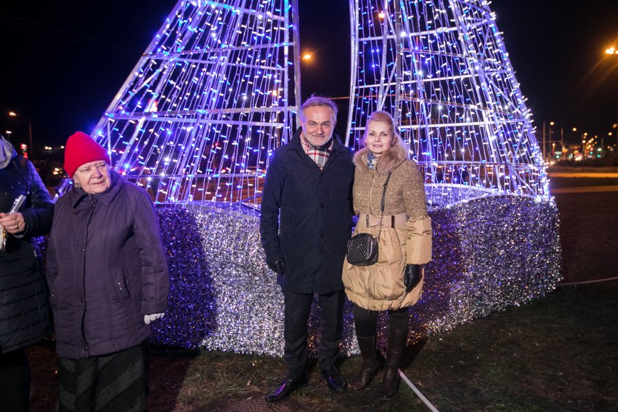 Iluminacje w dzielnicach zapalili: prezydent Wojciech Szczurek i Elżbieta Sierżęga // fot. Karol Stańczak