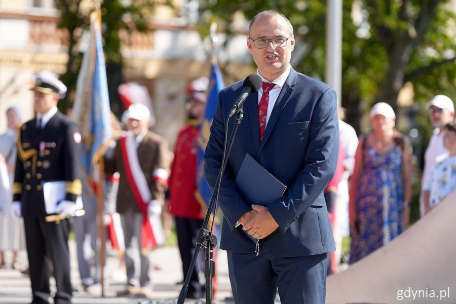 Przy mikrofonie Emil Rojek, wicewojewoda pomorski