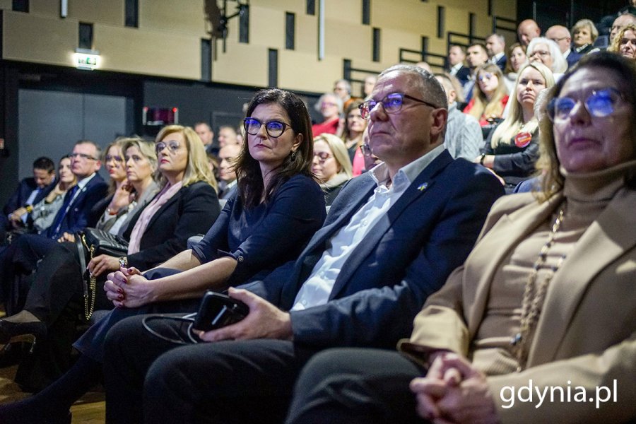 Na zdj. (od prawej) m.in.: marszałek Senatu Małgorzata Kidawa-Błońska, prezydent Gdańska Aleksandra Dulkiewicz i Magdalena Adamowicz, wdowa po prezydencie Gdańska