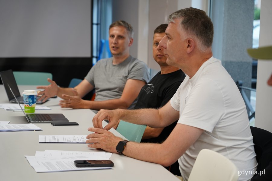 Na zdjęciu od prawej: Szymon Lepper, Maciej Chmielarz i wiceprzewodniczący Piotr Kajut