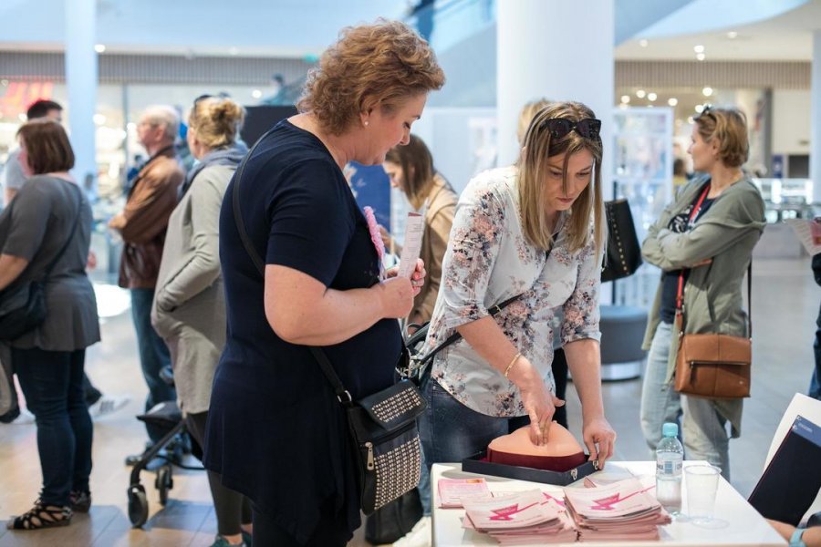 Tylko w sobotę, 14 kwietnia akcja „Spraw(dź) się na wiosnę” zawitała do Centrum Riviera i przyciągnęła tłumy chętnych pań, fot. Karol Stańczak