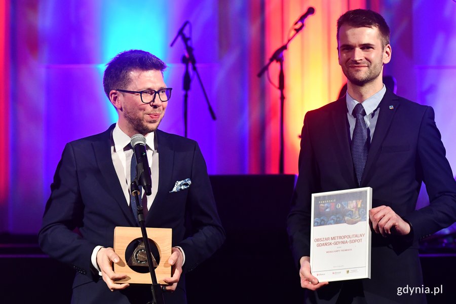 Gala finałowa Pomorskie Sztormy. Medal Karty Trójmiasto wędruje do Stowarzyszenia Obszar Metropolitalny Gdańsk-Gdynia-Sopot// fot. Michał Puszczewicz