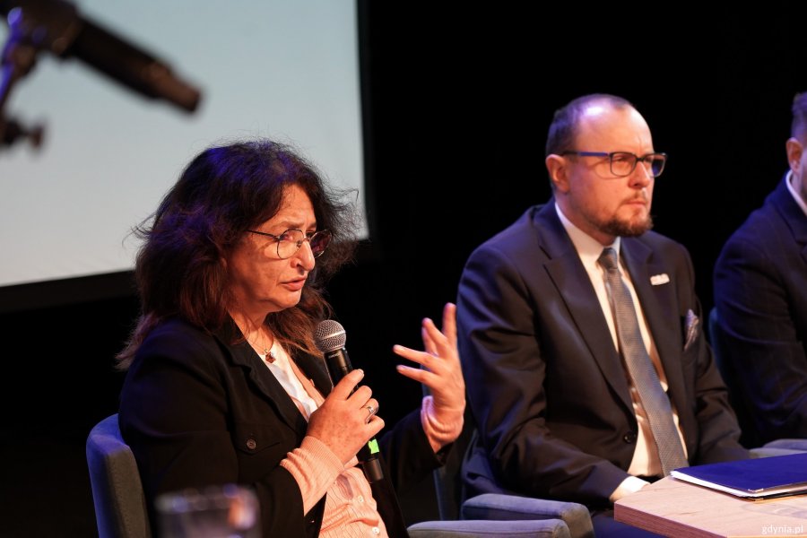 Na zdjęciu: Bernadeta Rąbalska, kierowniczka Referatu ds. Miejskich Projekt&oacute;w Kulturalnych w Wydziale Kultury UMG i Mariusz Bzdęga, dyrektor zarządzający ds. kultury i aktywności mieszkańc&oacute;w podczas wydarzenia