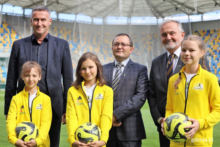 Multimedalistki w fitnessie sportowym spotkały się z prezydentem Wojciechem Szczurkiem i wiceprezydentem Bartoszem Bartoszewiczem // fot. M. Kozłowski