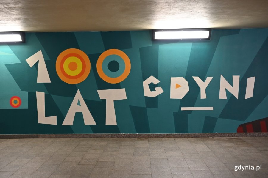 Nowy mural zdobi już przejście podziemne na Wzg&oacute;rzu św. Maksymiliana. (fot. Łukasz Kamasz/gdynia.pl)