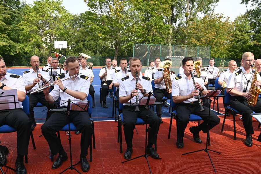 Podwójny jubileusz III LO im. Marynarki Wojennej w Gdyni - koncert w wykonaniu Orkiestry Reprezentacyjnej Marynarki Wojennej – ORMW pod batutą Pana ppor. Piotra Cuprysa. Fot. Zygmunt Gołąb 
