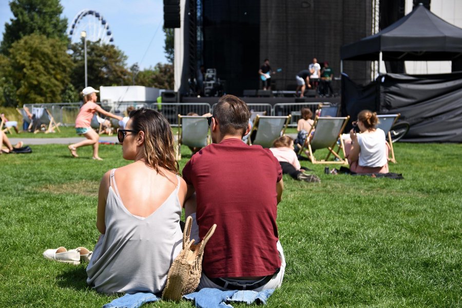 Piątek na Gdynia Open Stage - miejskiej, otwartej scenie Open'er Festivalu, fot. Kamil Złoch