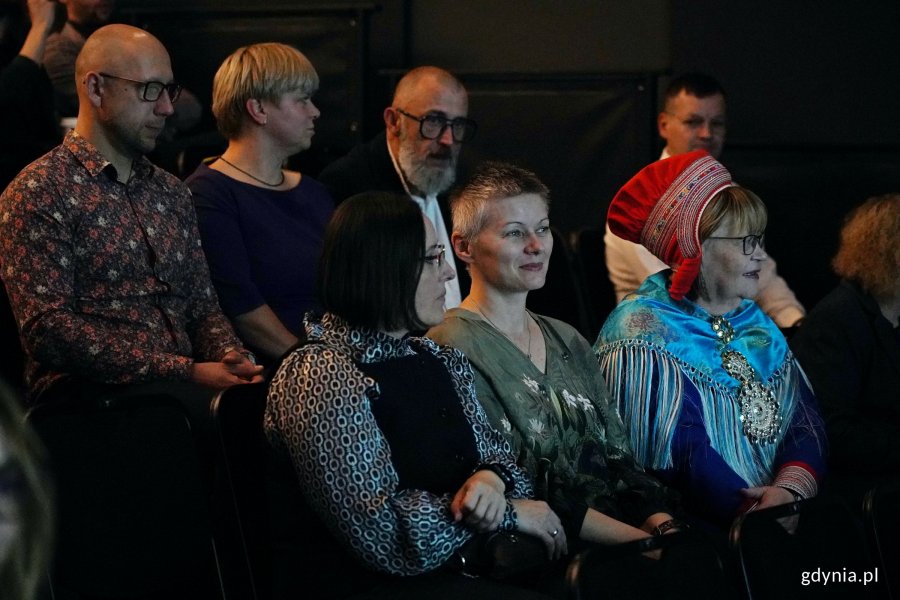 Uczestnicy festiwalu Nordic Talking zgromadzeni w Konsulacie Kultury
