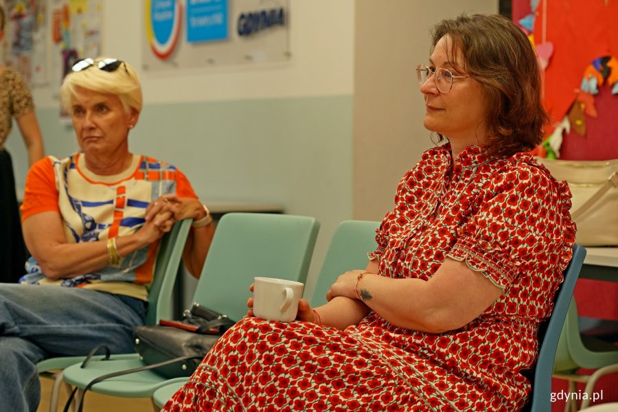 Uczestniczki posiedzenia Gdyńskiej Rady Kobiet siedzące w sali podczas spotkania