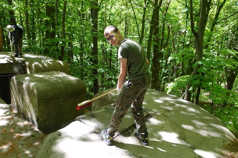 Uporządkowano historyczne stanowiska artyleryjskie na Kępie Redłowskiej