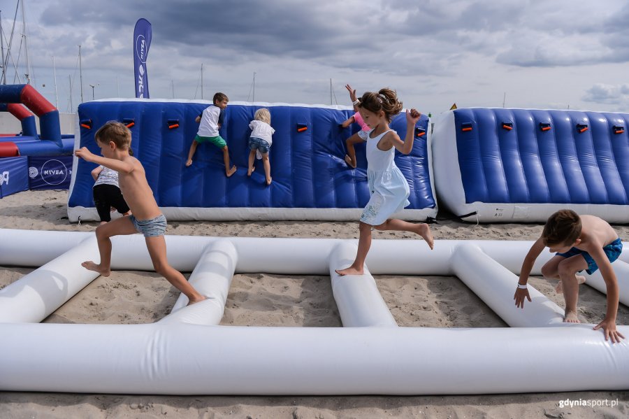 Festyn „Pożegnanie wakacji” na plaży miejskiej w Gdyni // fot. Dawid Linkowski