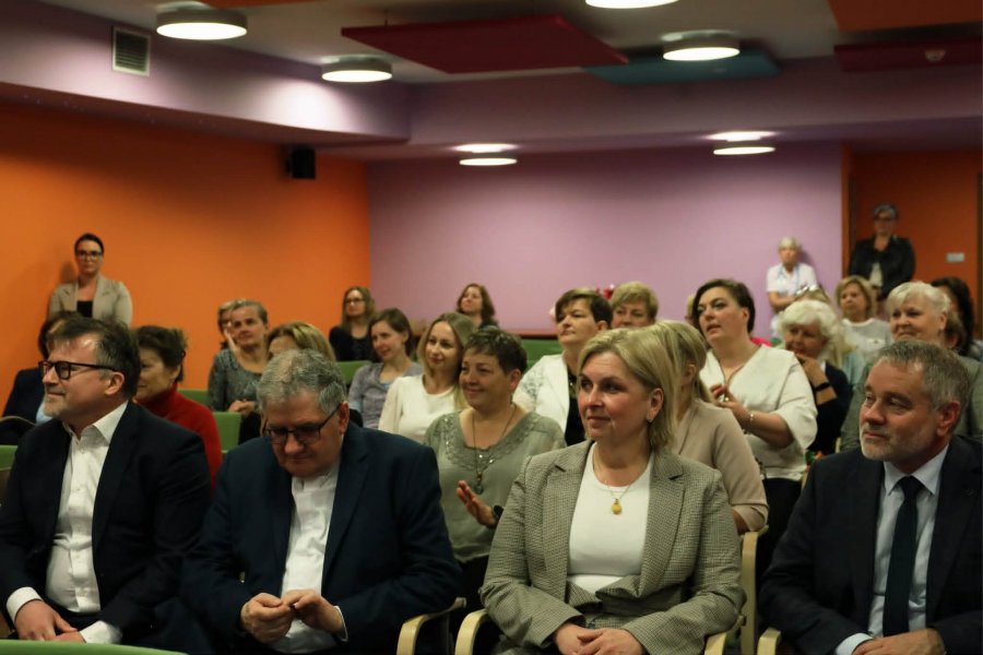W uroczystości wzięli udział m.in od lewej: dr. Grzegorz Marciniak, ksiądz dyrektor Grzegorz Miloch, gdyńska radna Beata Zastawna i reprezentujący gminę Kosakowo Mirosław Rożyński