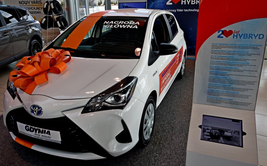 Nowa, hybrydowa Toyota Yaris - główna nagroda w gdyńskiej loterii - już 7 kwietnia pojawi się na ekspozycji w Centrum Riviera, fot. Kamil Złoch