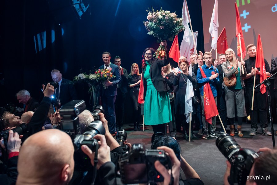 Aleksandra Dulkiewicz - prezydent Gdańska na scenie // fot. Dawid Linkowski