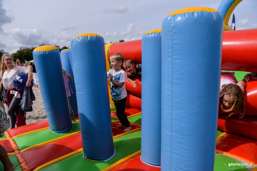 Festyn „Pożegnanie wakacji” na plaży miejskiej w Gdyni // fot. Dawid Linkowski