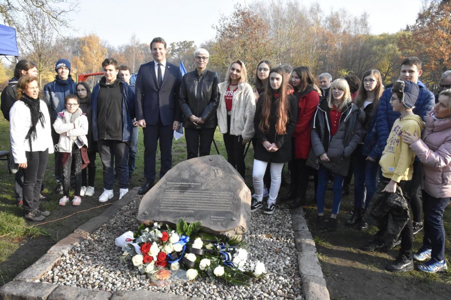 Odsłonięcie epitafium Witolda Kukowskiego w Kolibkach // fot. Lechosław Dzierżak