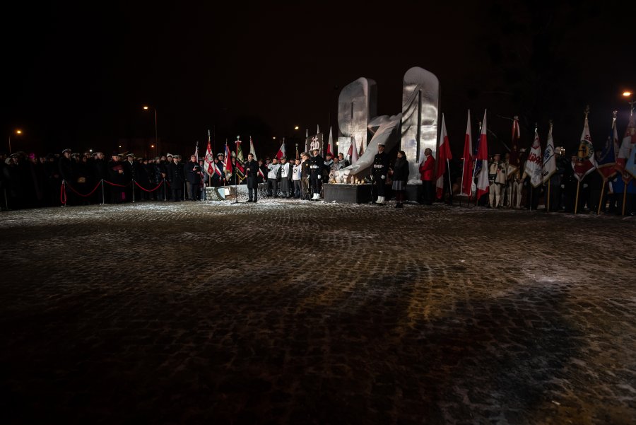 Obchody przy pomniku Ofiar Grudnia '70 w Gdyni, fot. Dawid Linkowski