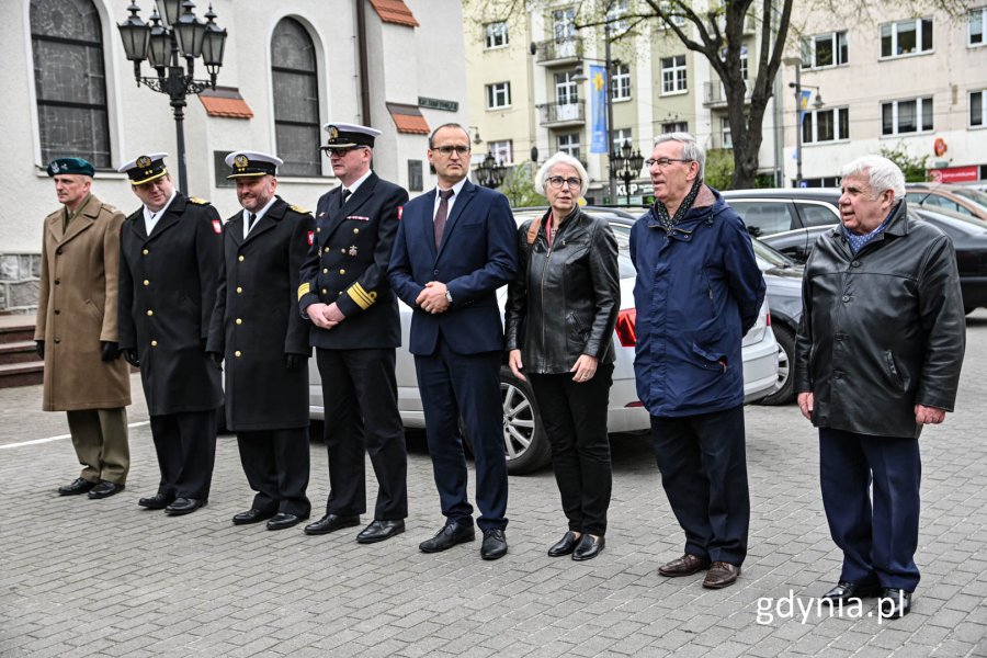 Składanie wiązanek przez delegacje, fot. Michał Sałata