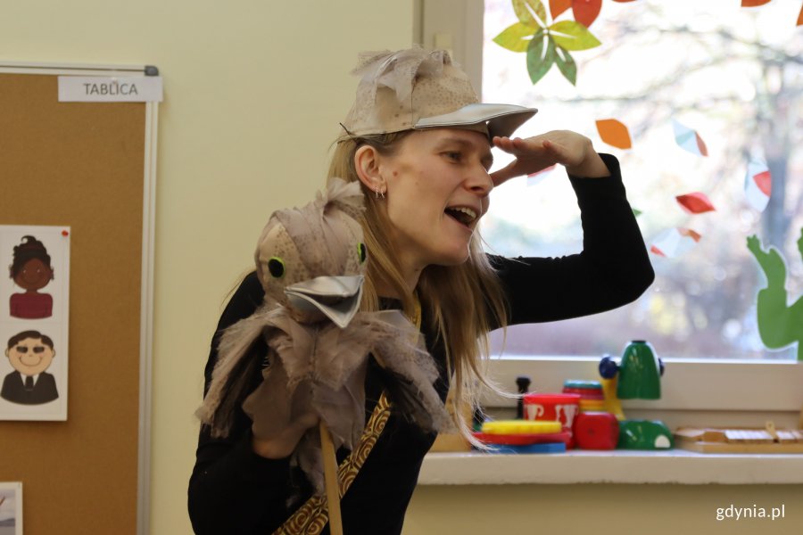 „Odprowadzam Sam”, na zdjęciu aktorka z Teatru Gdynia Główna (fot. Katarzyna Balcerzak)